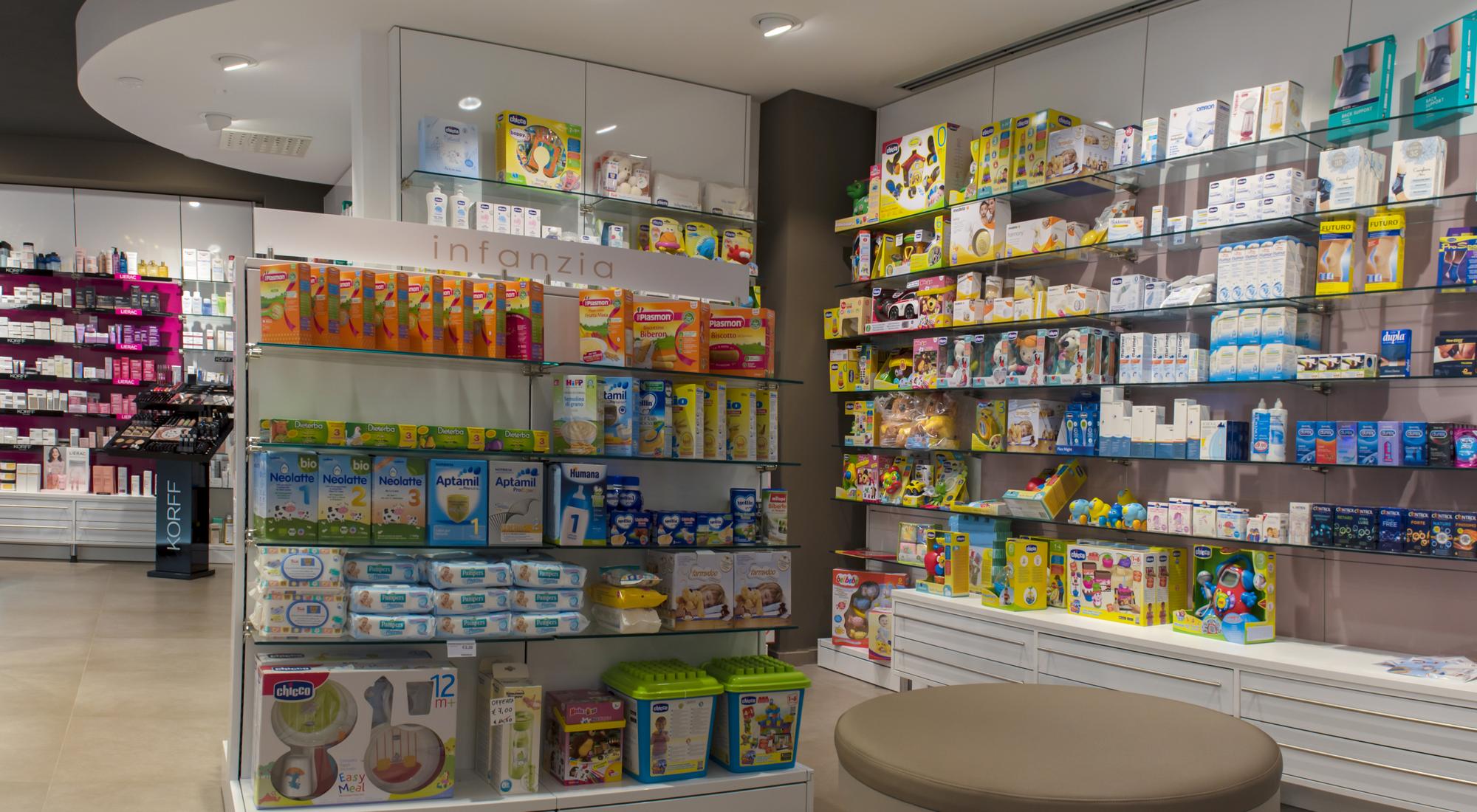 Area infanzia con prodotti dedicati nella Farmacia Bertolai a Pescia