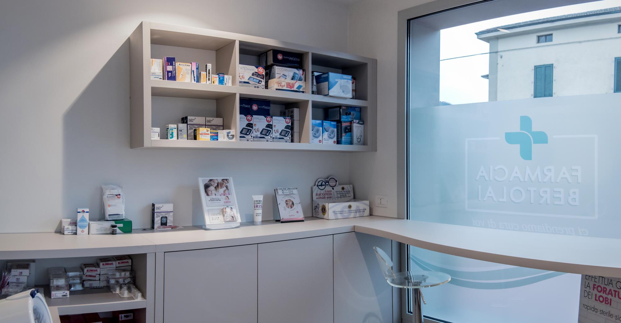 Spazio dedicato all'ascolto del cliente e ai servizi nella Farmacia Bertolai a Pescia