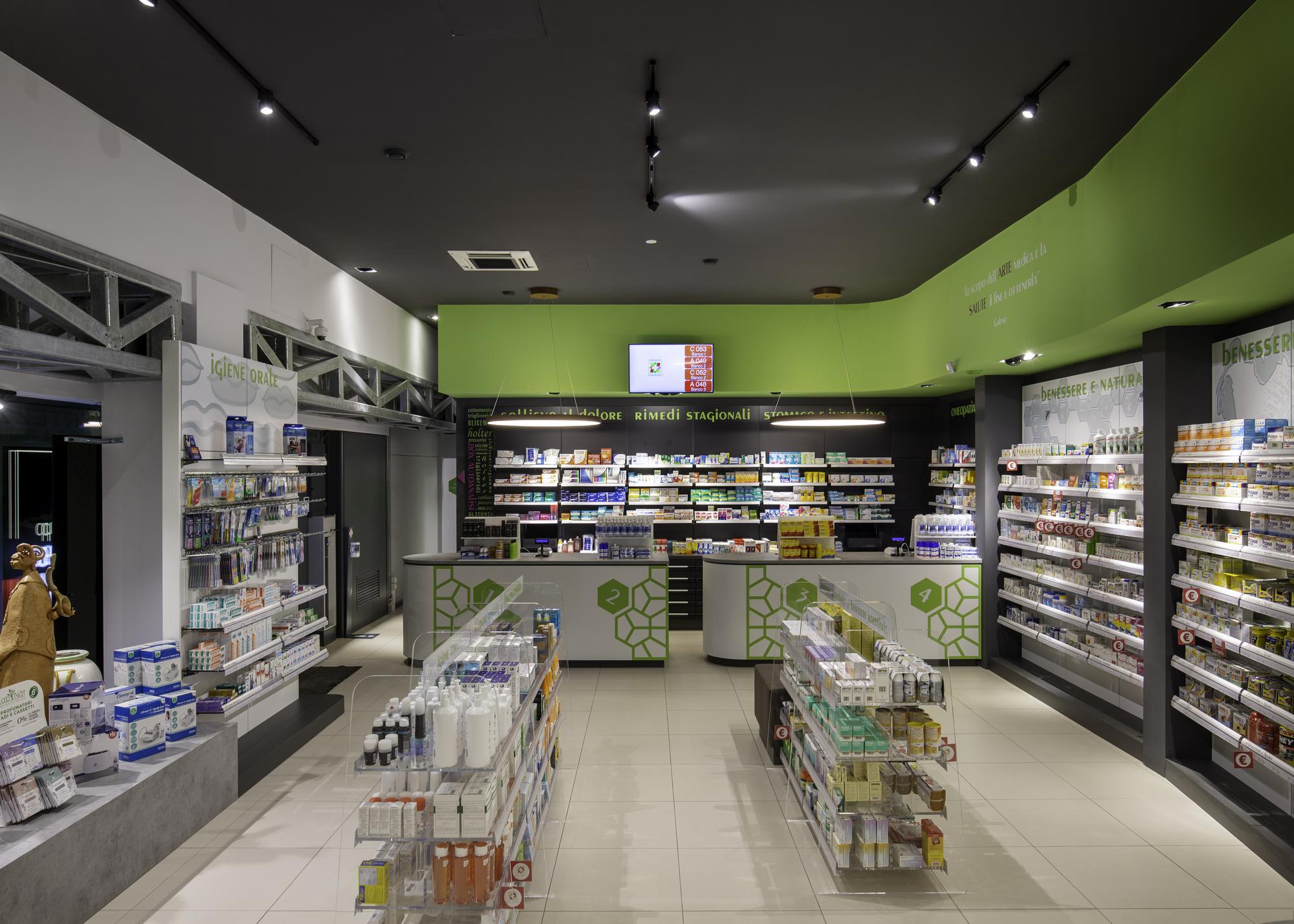 Vista panoramica dell area rimedi e benessere naturale nella Farmacia Comunale 3 di Camaiore