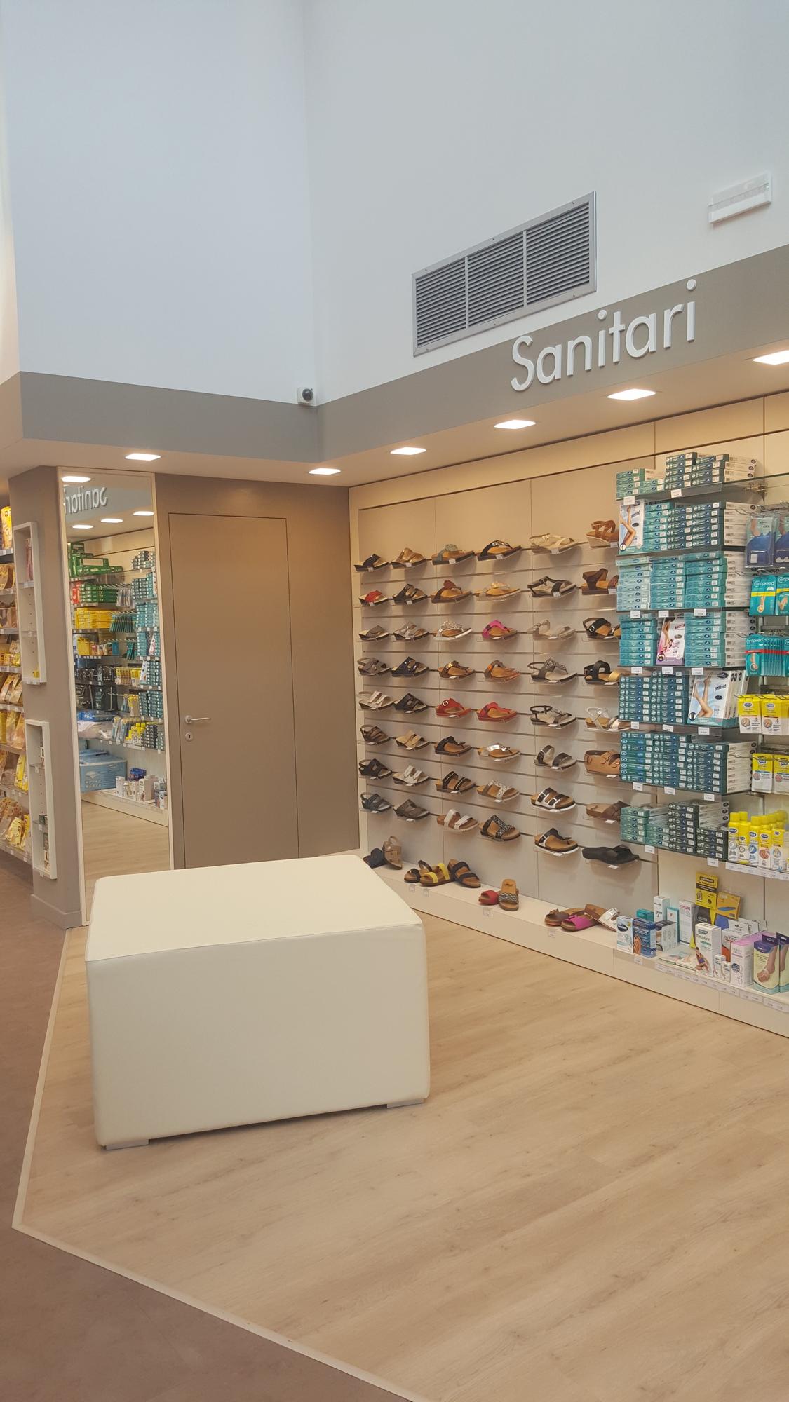Area sanitari con calzature ortopediche della Farmacia della Marina a Calenzano