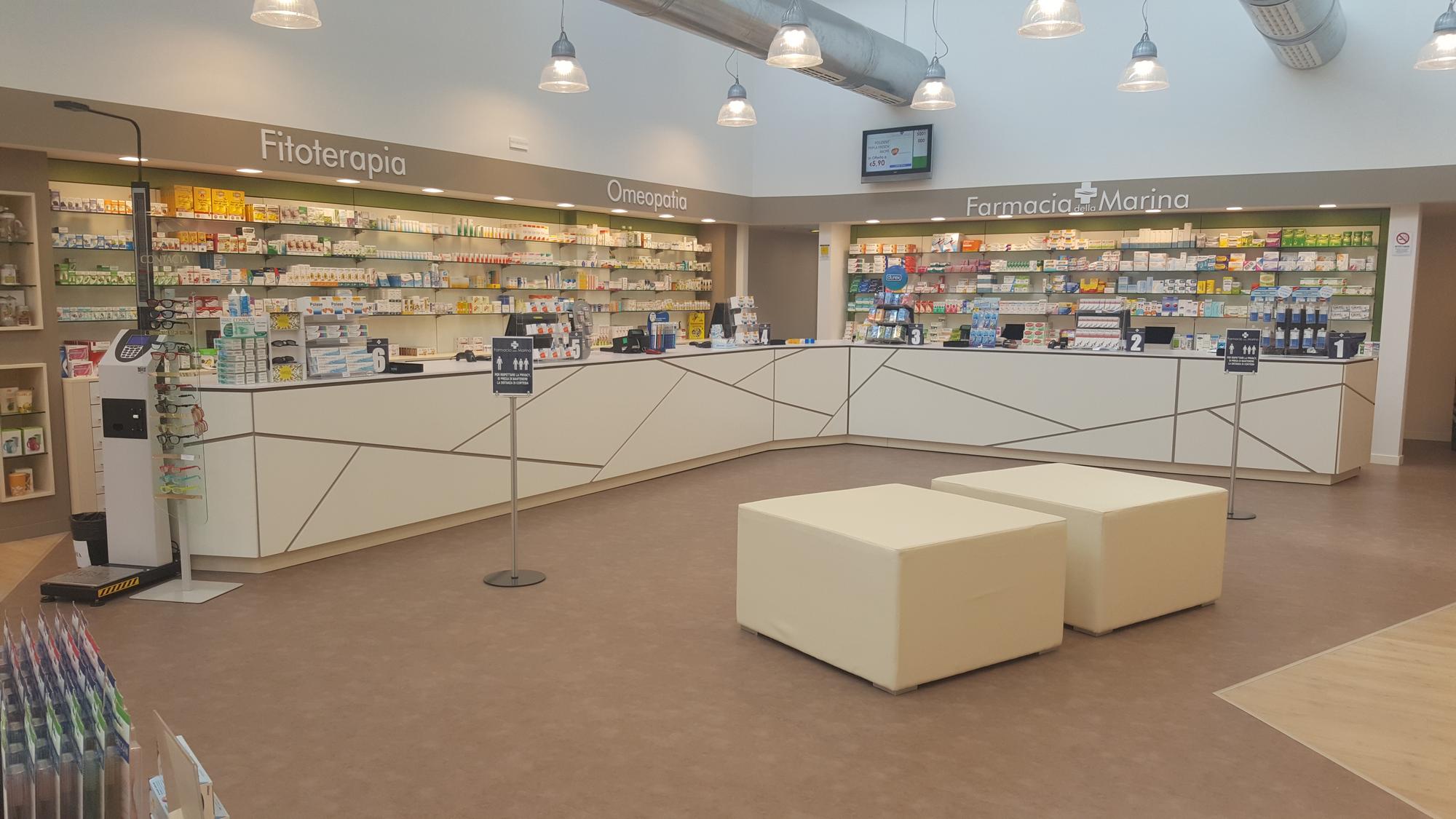 Banco vendita 12 metri e aree Fitoterapia, Omeopatia della Farmacia della Marina a Calenzano