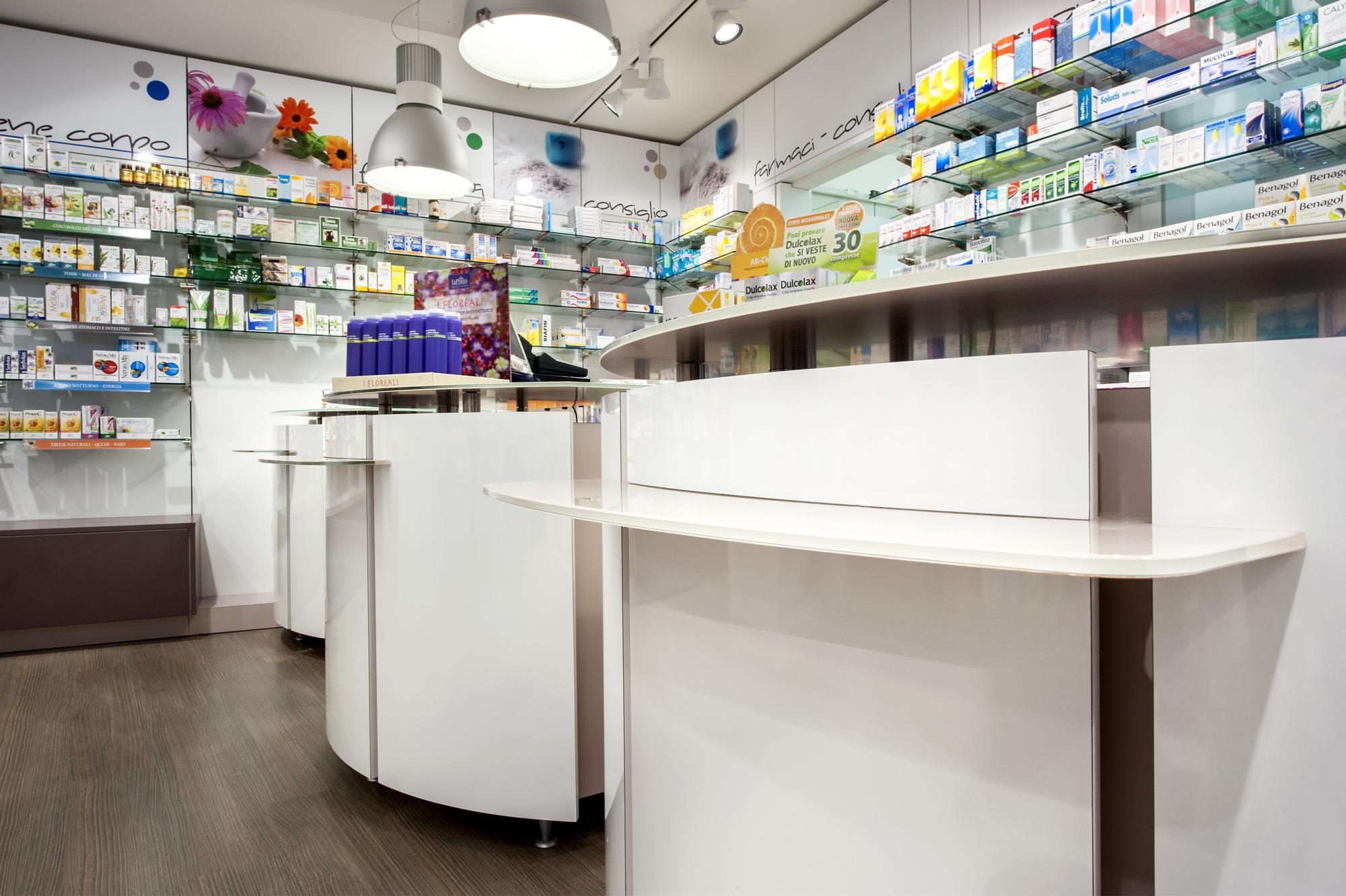 Farmacia Priamo Montaione: dettaglio dei banchi consiglio