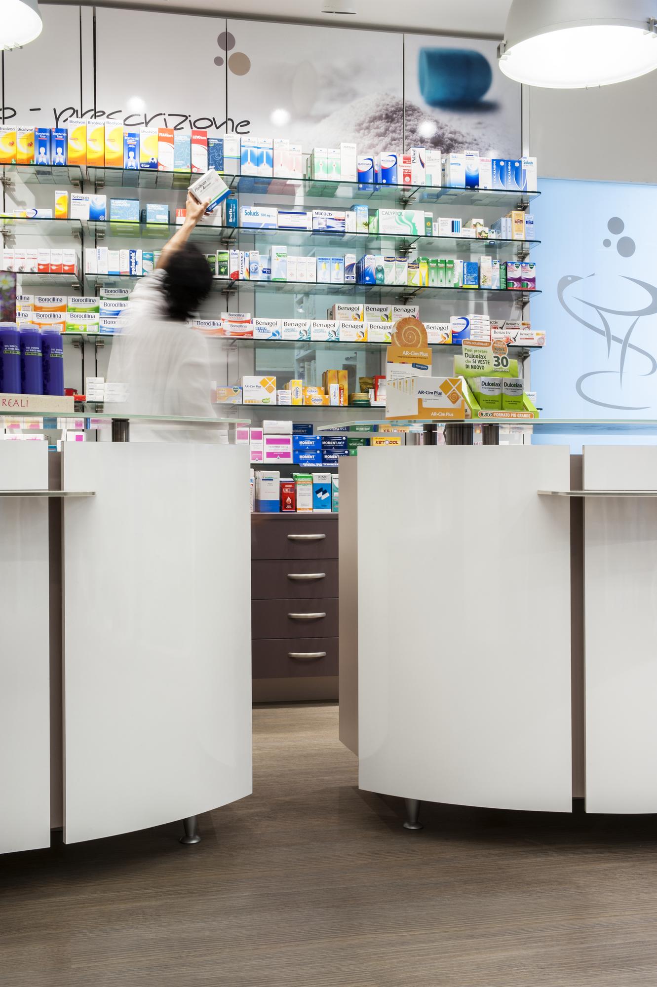 Farmacia Priamo Montaione: banco e reparto prescrizione