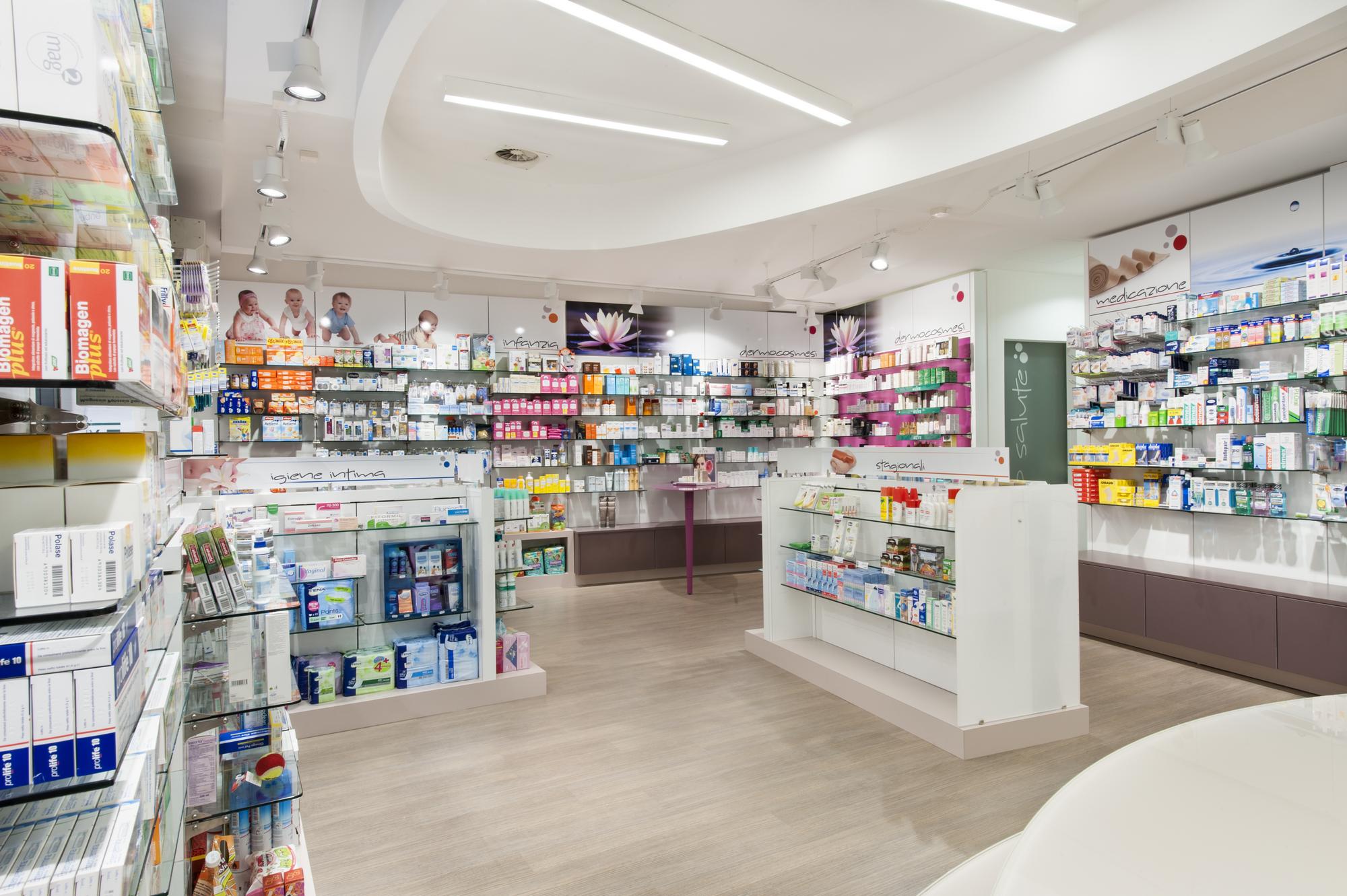 Farmacia Priamo Montaione: vista dell'area vendita
