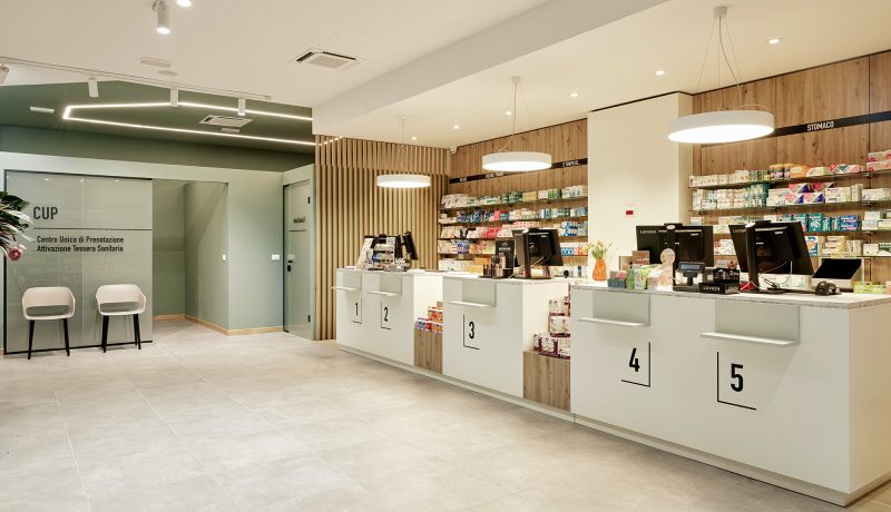 Farmacia Comunale 2 Santa Croce sull'Arno: banchi vendita numerati e area CUP